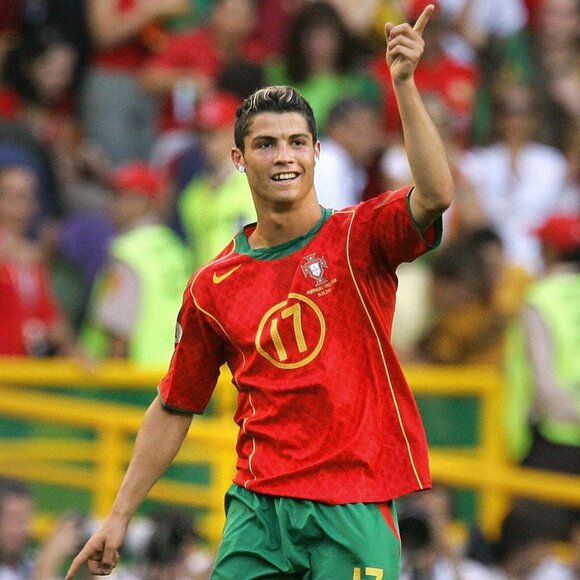 3/$118❤️mint Nike PORTUGAL 2004-05 home shirt soccer jersey Kids XL 164-176cm - Picture 1 of 9